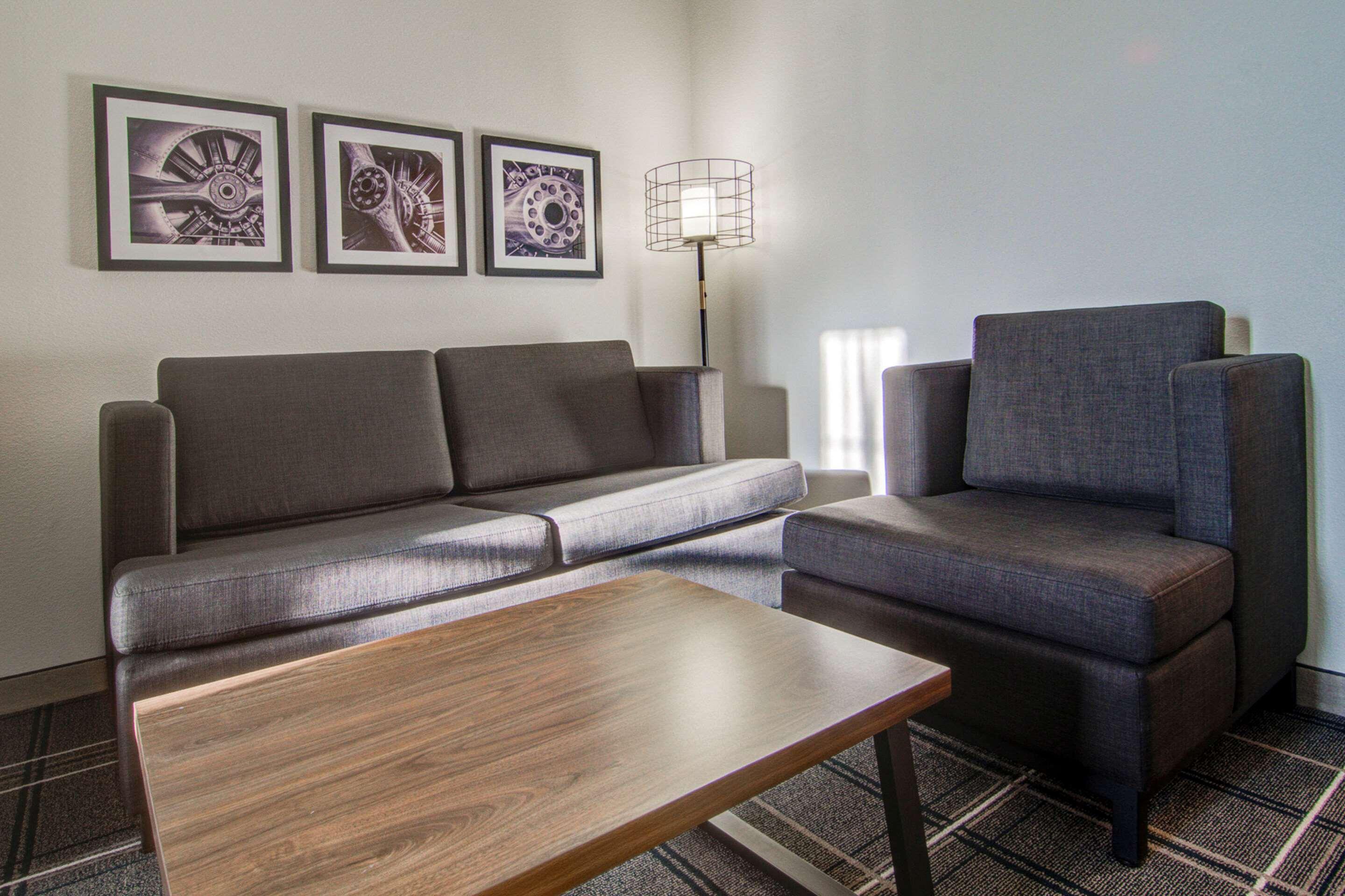 Comfort Suites Newport News Airport Exterior foto