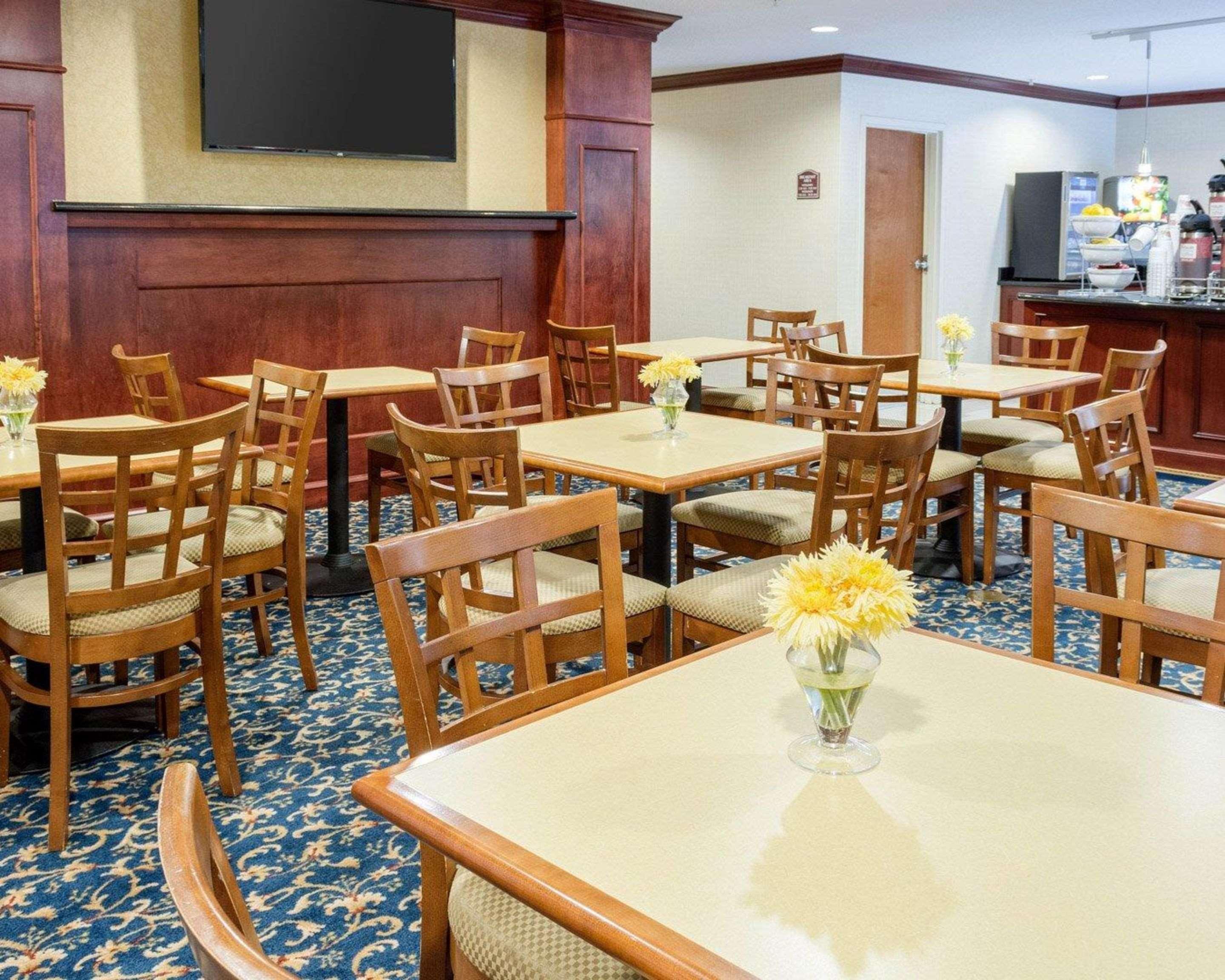 Comfort Suites Newport News Airport Exterior foto