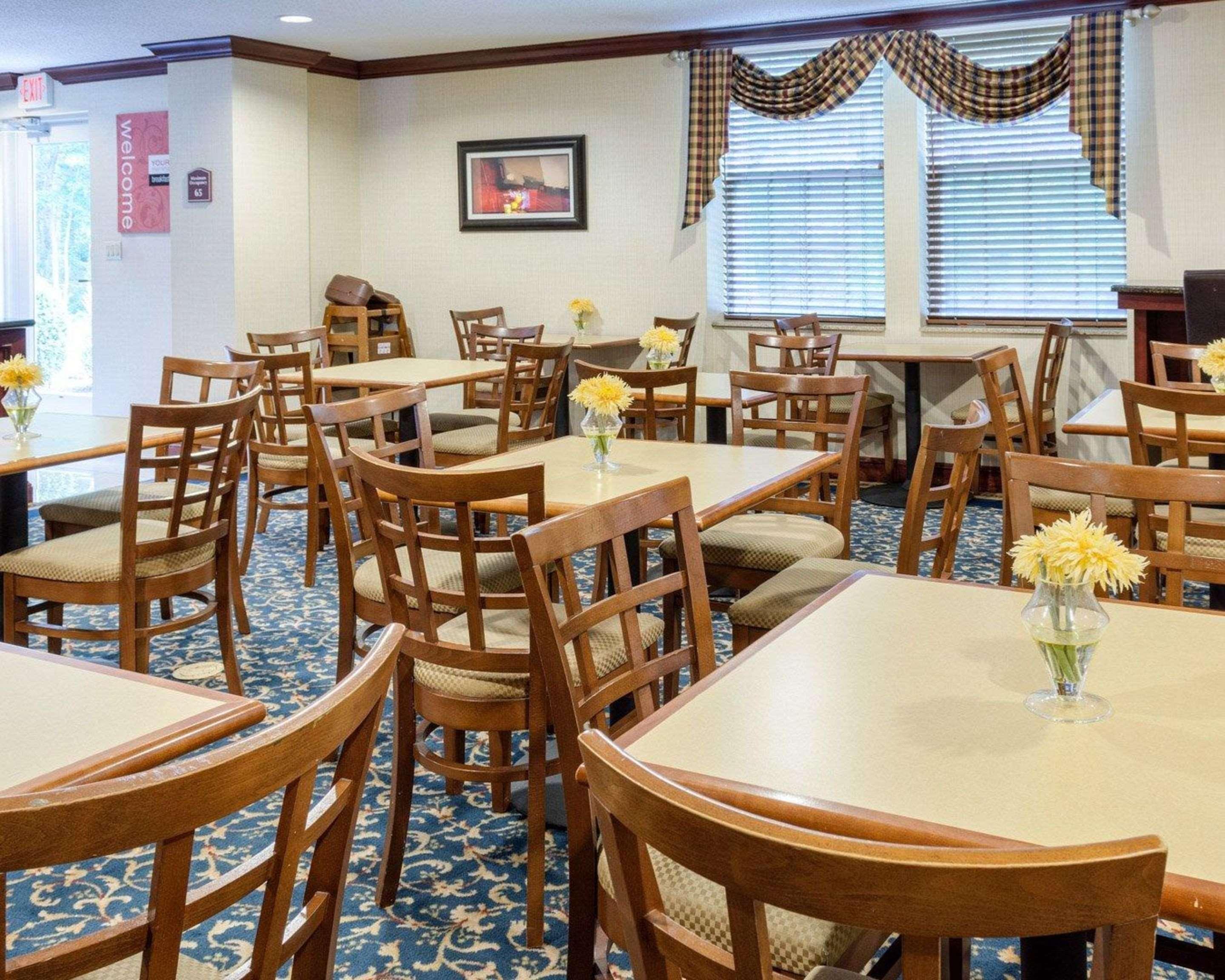 Comfort Suites Newport News Airport Exterior foto
