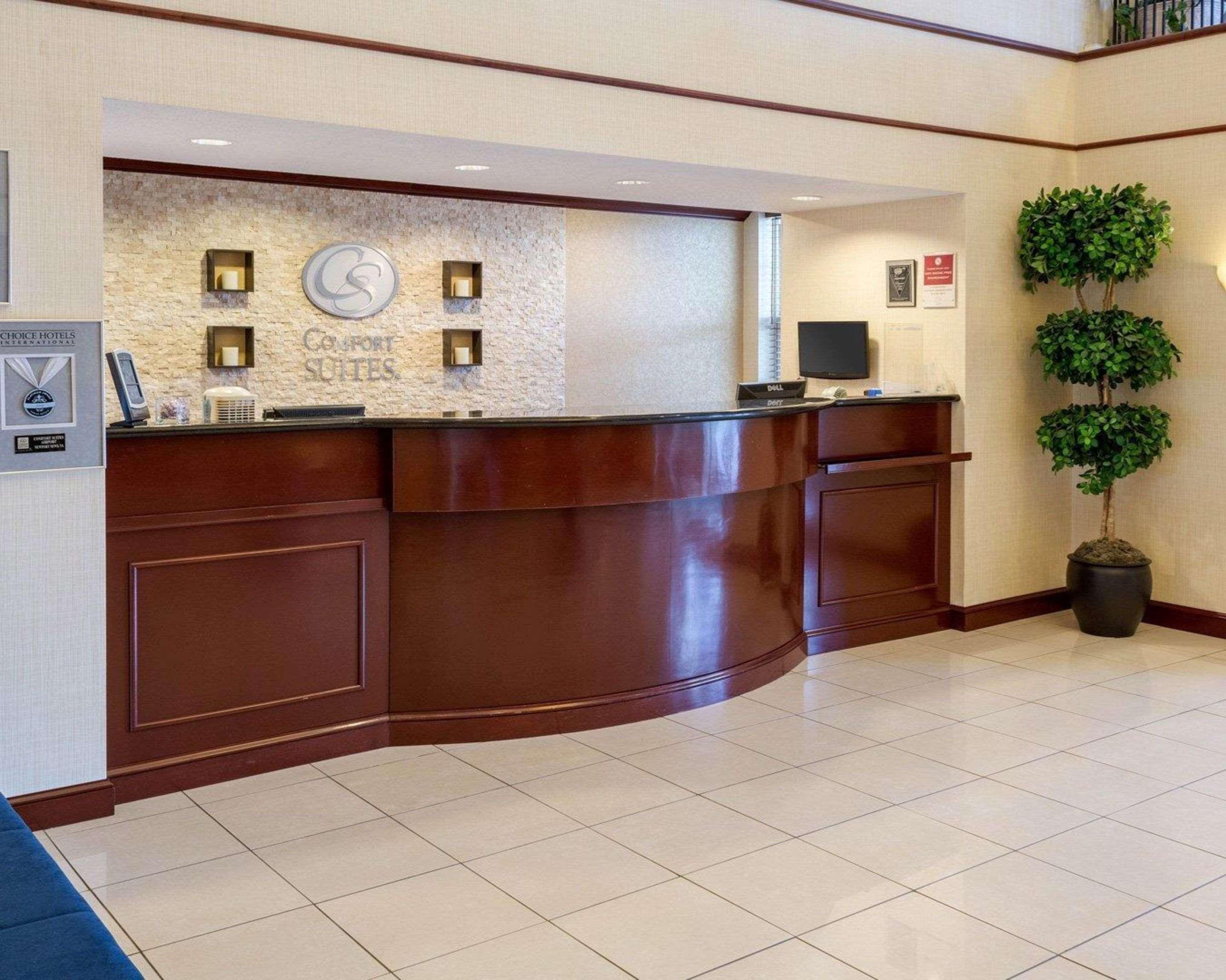 Comfort Suites Newport News Airport Exterior foto