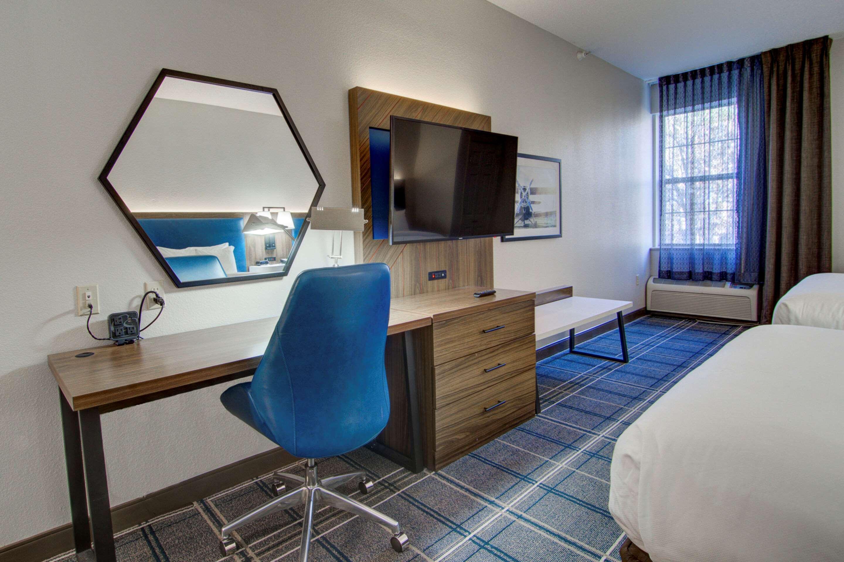 Comfort Suites Newport News Airport Exterior foto