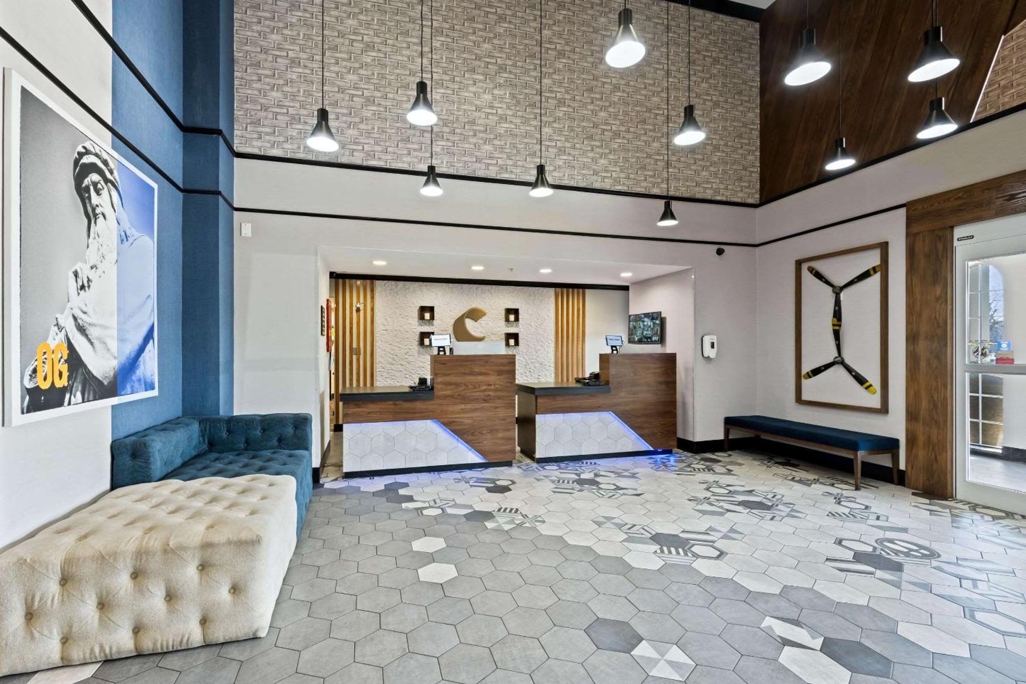 Comfort Suites Newport News Airport Exterior foto
