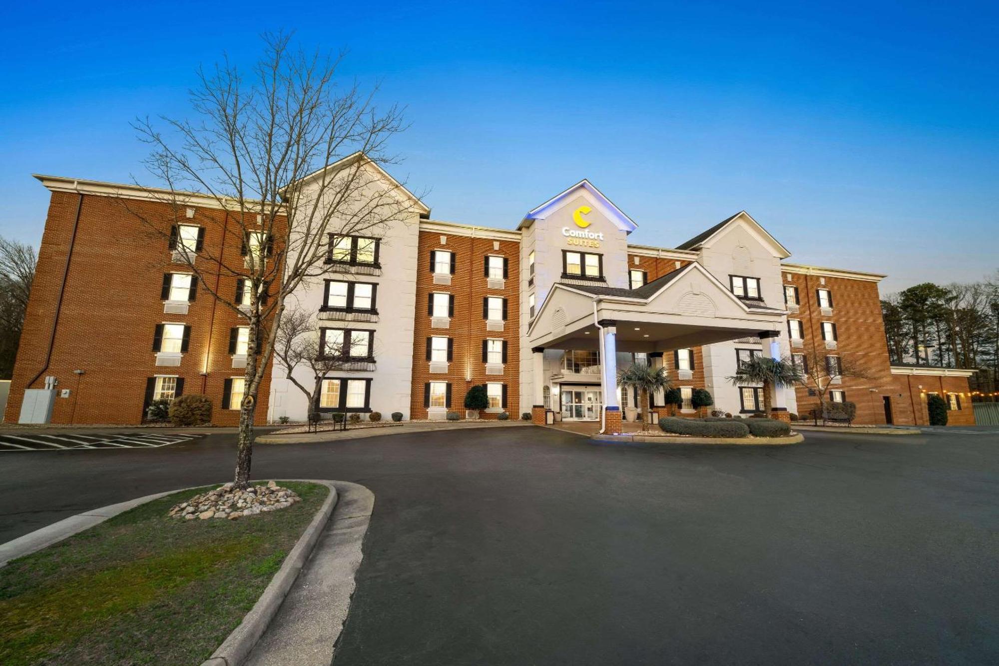 Comfort Suites Newport News Airport Exterior foto
